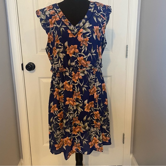 41-Hawthorn Women's Dress. Scalloped sleeve. Key hole back. Size XL - Picture 1 of 11